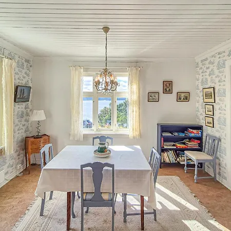 6 Bedroom Lovely In *