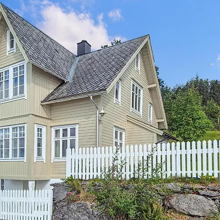 6 Bedroom Lovely In