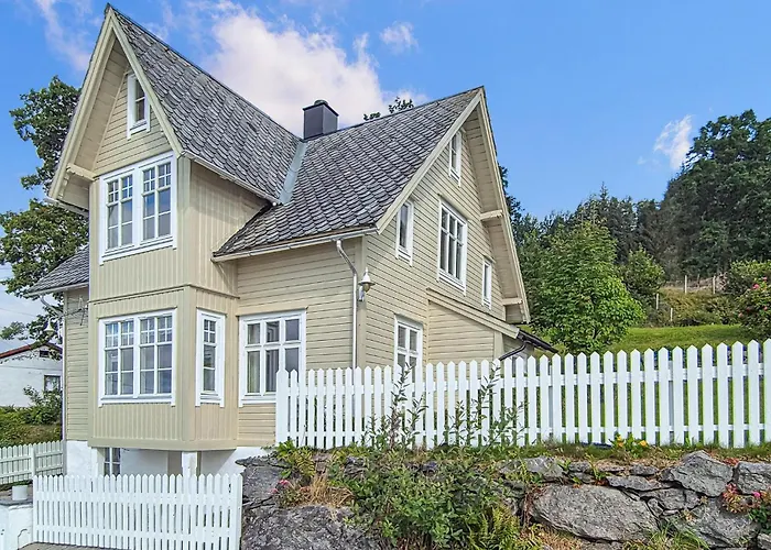 6 Bedroom Lovely In